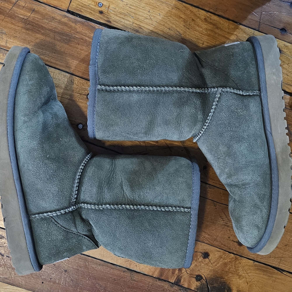 UGG Classic Short Boots *Limited Edition Color*